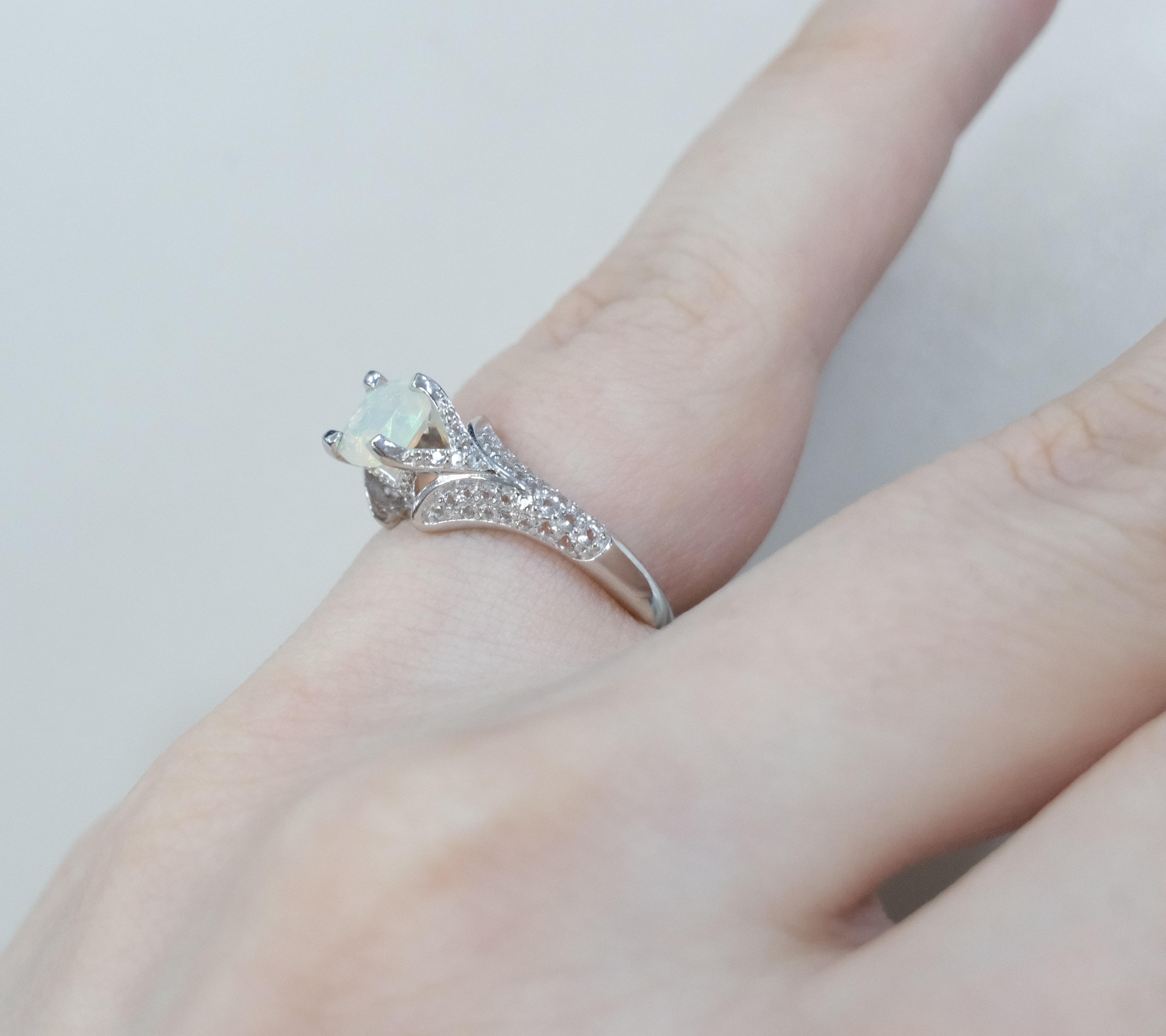 Серебряное кольцо с опалом